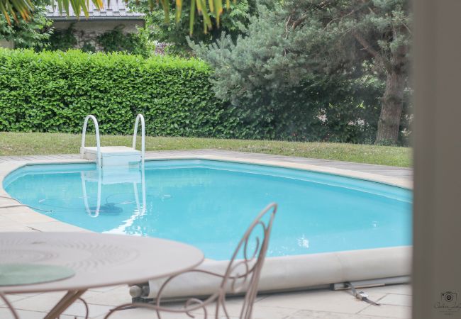 maison avec piscine autour du LAC D'ANNECY  piscine, maison, villa, famille, luxe, location saisonnière, annecy, vacances, lac, montagne, hôtel, neige, soleil