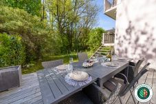 appartement, jardin, location saisonnière, conciergerie haut de gamme, vacances, hôtel, lac d'annecy, été, luxe