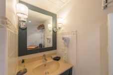 salle de bain, miroir, location saisonnière, luxe, vacances