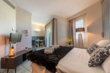 lit, studio, canapé, 2 personnes, télévision, décoration, salon, location, vacances, luxe