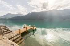 ponton privé, location saisonnière, vacances, annecy, vue lac, vue montagne, luxe, maison, villa, hôtel, neige, soleil