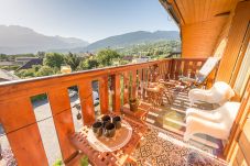 balcon, mobilier de jardin, table, agréable, soleil, vue montagnes, convivial, été, hiver, bonheur, appartement