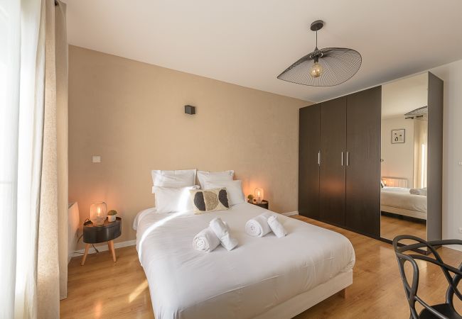 Appartement à Veyrier-du-Lac - VEYRIER centre - Pool and View, Apt contemporain Appartement à Veyrier-du-Lac - VEYRIER centre - Pool and View, Apt contemporain