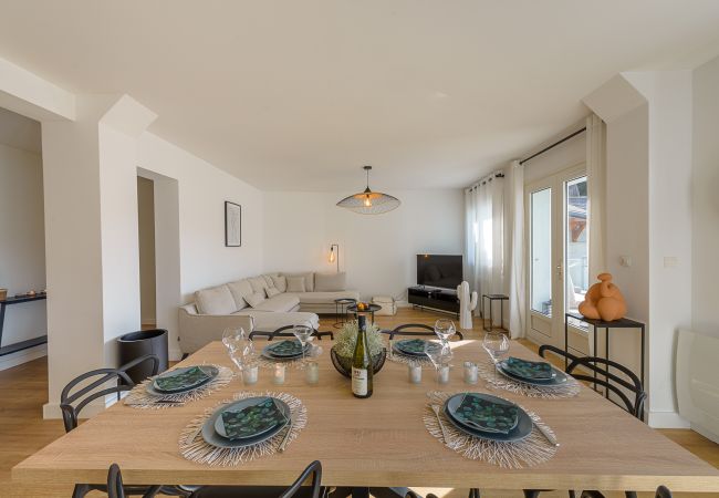 Appartement à Veyrier-du-Lac - VEYRIER centre - Pool and View, Apt contemporain Appartement à Veyrier-du-Lac - VEYRIER centre - Pool and View, Apt contemporain