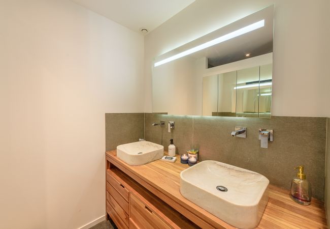 Appartement à Veyrier-du-Lac - VEYRIER centre - Pool and View, Apt contemporain Appartement à Veyrier-du-Lac - VEYRIER centre - Pool and View, Apt contemporain