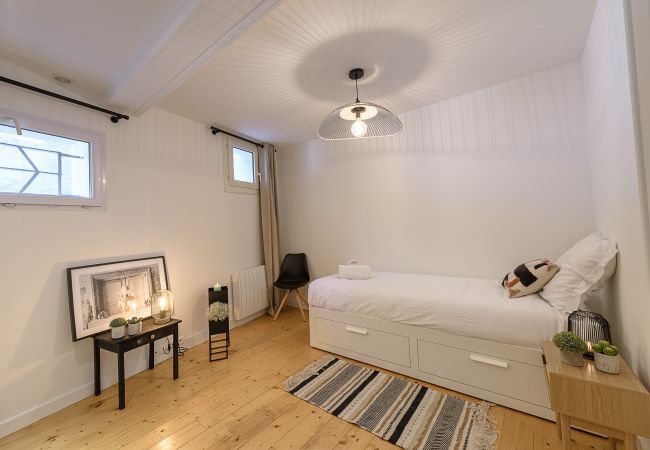 Appartement à Veyrier-du-Lac - VEYRIER centre - Pool and View, Apt contemporain Appartement à Veyrier-du-Lac - VEYRIER centre - Pool and View, Apt contemporain