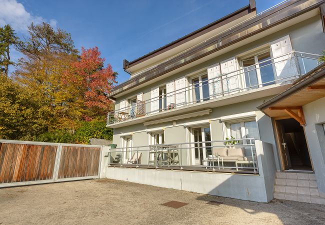 Appartement à Veyrier-du-Lac - VEYRIER centre - Pool and View, Apt contemporain Appartement à Veyrier-du-Lac - VEYRIER centre - Pool and View, Apt contemporain