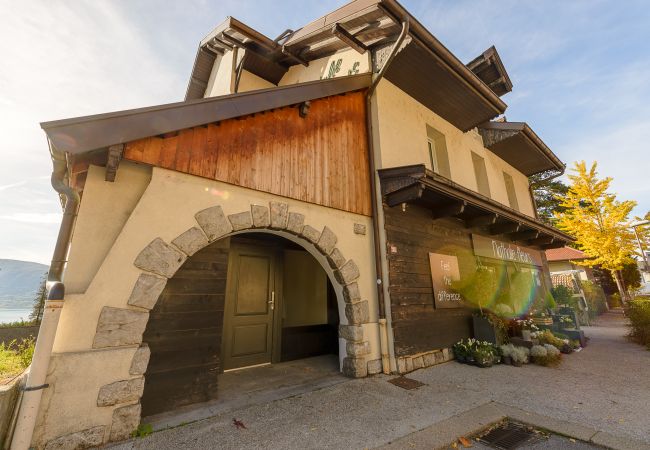 Appartement à Veyrier-du-Lac - VEYRIER centre - Pool and View, Apt contemporain Appartement à Veyrier-du-Lac - VEYRIER centre - Pool and View, Apt contemporain