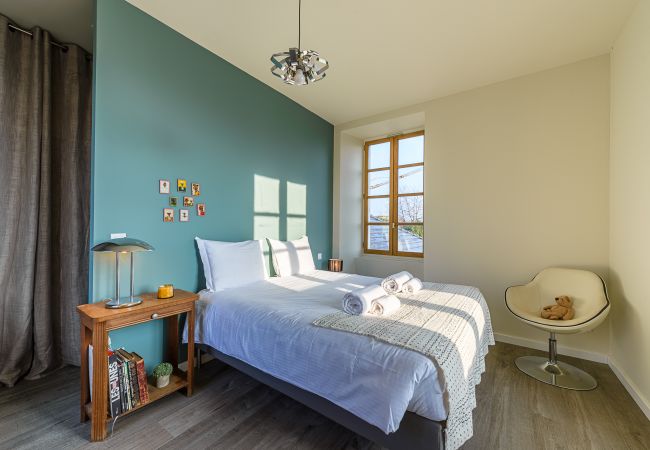 location villa avec piscine à Saint Jorioz Chambre double, lumineux, bureau, travail, moment en famille, vacances, appartement, Saint Jorioz, lac, annecy