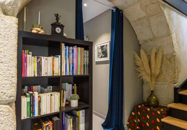 LLA Selections - Location saisonnière de maisons et chalets Premium bibliothèque, 3 chambres, 2 salles de douche, piscine, vue lac,  jardin, moment en famille, vacances, montagnes, conciergerie