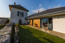 maison de famille, Saint Jorioz, lac Annecy, location courte durée, été, haut de gamme, jardin, piscine, famille, vacances 