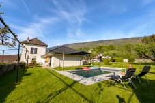 maison de luxe, vue lac, location saisonnière avec piscine, conciergerie haut de gamme, vacances, hôtel, annecy, été