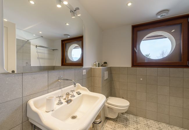 location d'appartements et de villa à Saint Jorioz  Maison d’hôtes, à louer, centre village, montagne, soleil, jardin, reposant, conciergerie haut de gamme, hôtel, vacances