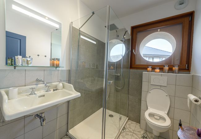 LLA Selections - Location saisonnière de maisons et chalets Premium Logement durable, superhost, conciergerie, luxe, hôtel, saint-jorioz, à la location, locationlacannecy, vacances en famille