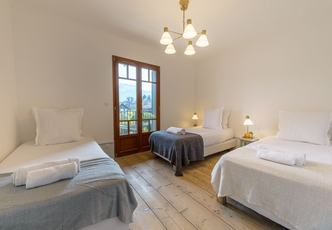 maison de vacances à la location saisonnière - location Lac Annecy  Logement durable, Sustonica, Airbnb, booking, prestige, agence de location, LLA Selections, maison de famille Premium