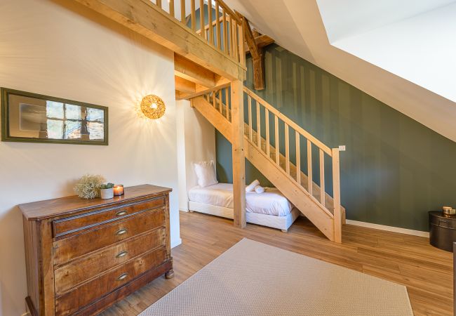 locations de vacances. Saint Jorioz - LLA Selections  Villa, 14 pax, authentique, maison de famille, Saint-Jorioz, lac d’annecy, haut de gamme, conciergerie, location saisonnière