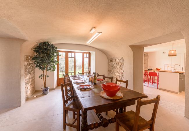 location Lac Annecy - réservez votre séjour   Maison d’hôtes, à louer, centre village, montagne, soleil, jardin, reposant, conciergerie haut de gamme, hôtel, vacances