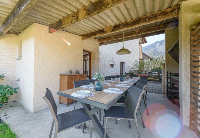 séjour en famille au bord du lac d'annecy - je réserve  Logement durable, Sustonica, Airbnb, booking, prestige, agence de location, LLA Selections, maison de famille Premium