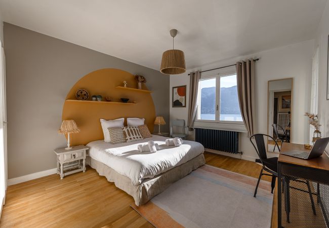 Maison vue lac et piscine à louer - lac d'Annecy  chambre Veyrier, vue lac, accès terrasse, montagnes, bureau, dressing,, conciergerie, super host, logement durable
