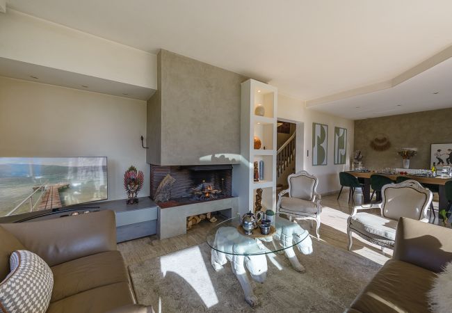 location de maison à Sevrier  maison, 4 chambres, vue lac, jardin, terrasse, piscine, monte-escaliers, haut de gamme, maison de famille, vacances
