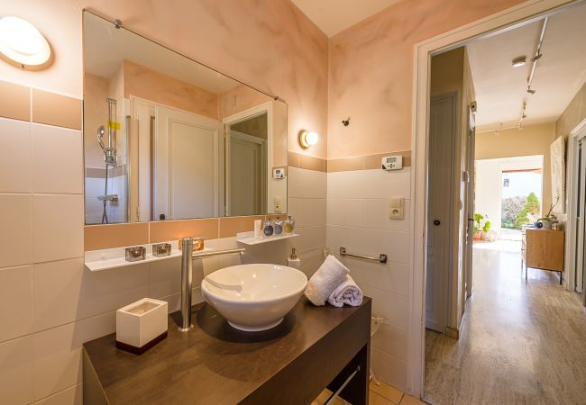 Salle de douche - villa à la location Lac Annecy  moderne, maison de vacances, 4 chambres, 8 personnes, superhost, logement durable, conciergerie, maison à louer
