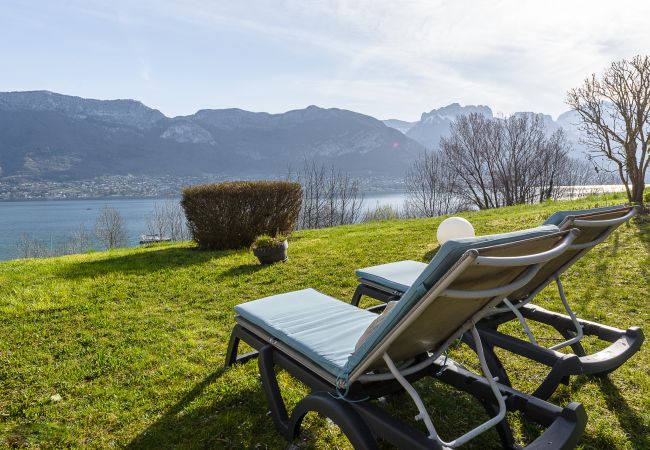 locations saisonnières de luxe et de charme LLA Selections  jardin, location saisonnière, conciergerie haut de gamme, vacances, hôtel, annecy, été, logement durable, super host,