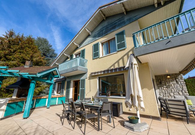 location villa à Sevrier - lac d'Annecy  vue lac, haut de gamme, services à la carte, location de prestige, hôtel, vacances, été, à la location, super host, logement durable