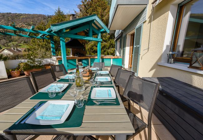 LLA Selections - location de prestige piscine, biens de prestiges,, super host, airbnb, location saisonnière, conciergerie haut de gamme, vacances, annecy, été