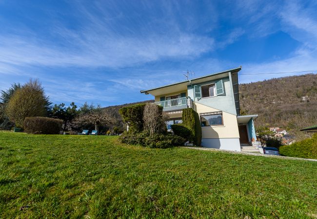 LLA Selections - Location saisonnière de maisons et chalets Premium Villa Sevrier, plage, lac, 8 pax, à la location saisonnière, conciergerie, haut de gamme, vacances, superhost, hôtel,