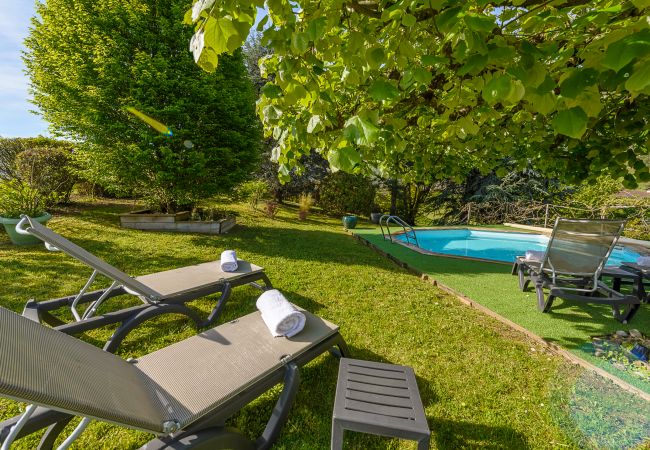 annecy logement de vacances villa, jardin, piscine, vue lac et montagnes, location saisonnière, conciergerie haut de gamme, vacances, hôtel, annecy, luxe
