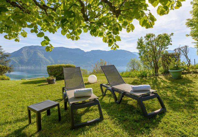 location maison avec piscine annecy villa, jardin, piscine, vue lac et montagnes, location saisonnière, conciergerie haut de gamme, vacances, hôtel, annecy, luxe