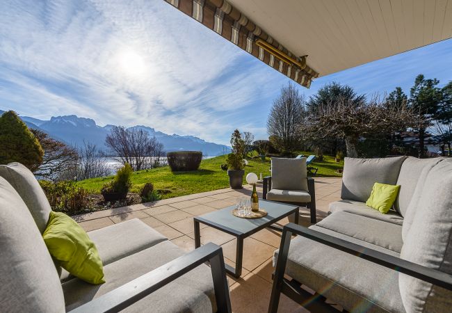 sejours annecy villa, jardin, piscine, vue lac et montagnes, location saisonnière, conciergerie haut de gamme, vacances, hôtel, annecy, luxe