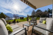 villa, jardin, piscine, vue lac et montagnes, location saisonnière, conciergerie haut de gamme, vacances, hôtel, annecy, luxe