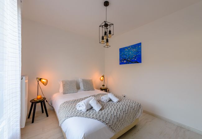 annecy alpes francaises france location vacances appartement 4 personnes, rez-de-jardin, location saisonnière, conciergerie haut de gamme, vacances, hôtel, annecy, été