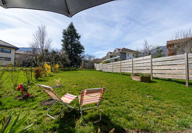 Appartement à louer avec jardin aux alentours d'Annecy appartement 4 personnes, éco-responsable, location saisonnière, conciergerie haut de gamme, vacances, hôtel, annecy, été
