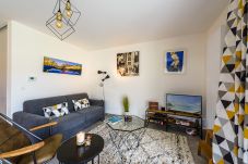 appartement 4 personnes, rez-de-jardin, location saisonnière, conciergerie haut de gamme, vacances, hôtel, annecy, été