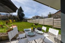 appartement 4 personnes, rez-de-jardin, location saisonnière, conciergerie haut de gamme, vacances, hôtel, annecy, été