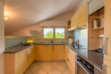 appartement de standing, vue lac, location saisonnière Premium, annecy, conciergerie haut de gamme, vacances, airbnb luxe