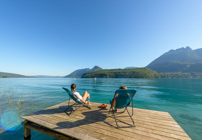 Airbnb lac annecy avec plage privée  appartement à louer, vue lac annecy, location saisonnière Premium, Duingt, vacances, airbnb luxe, hotel, été, booking