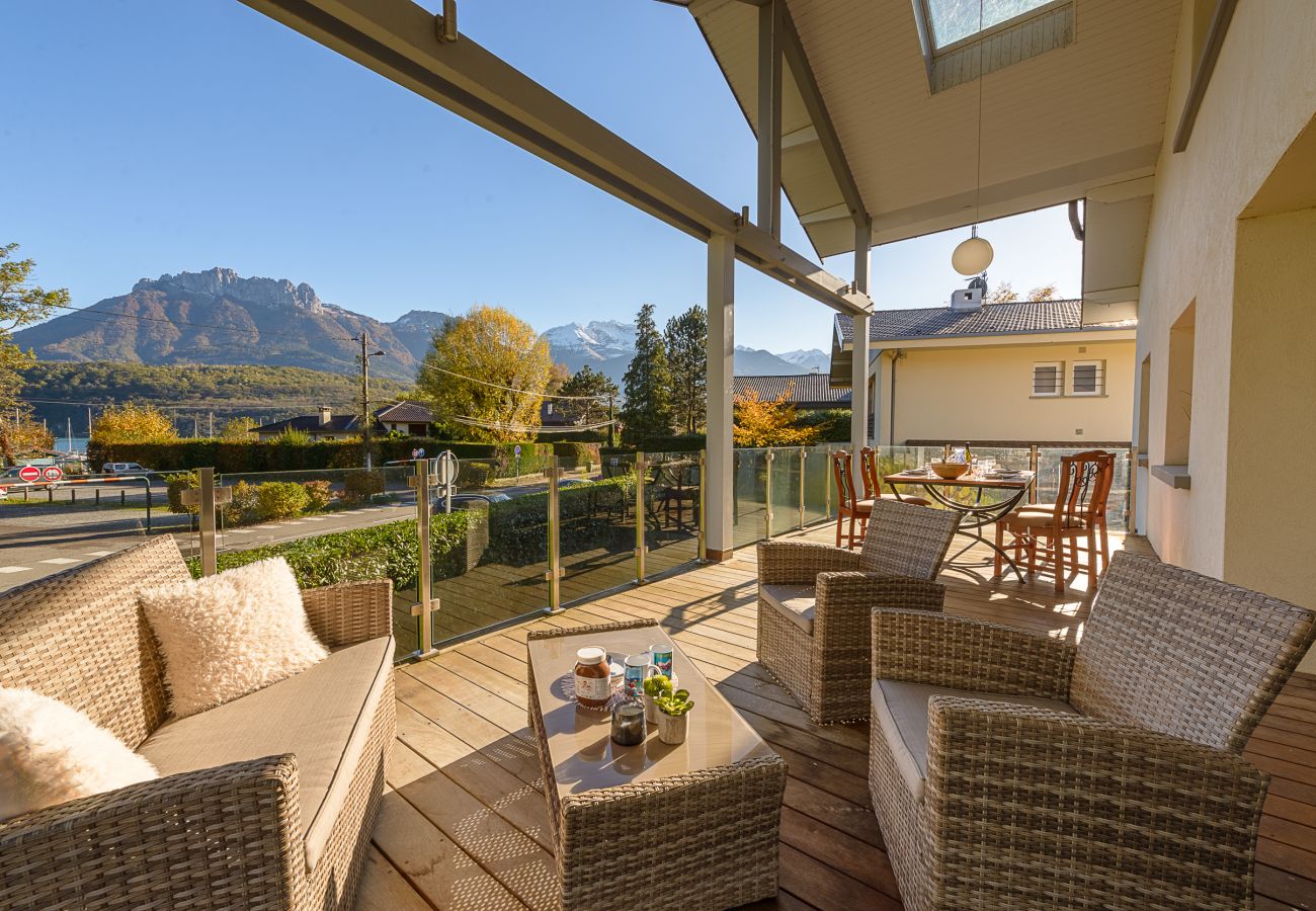 locations saisonnières de luxe autour du LAC D'ANNECY Maison d’hôtes, authentique, maison de famille, à louer, hiver, neige, pieds dans l’eau, port de plaisance, plage
