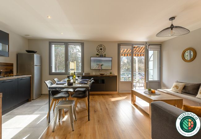 Quel est le plus bel endroit à visiter à Annecy ? Appartement deux chambres à la location à Annecy - LLA Selections by locationlacannecy