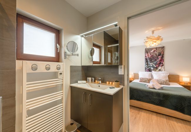 Un séjour sur-mesure avec LLA selections Hotel au bord du lac d'annecy à découvrir - Imperial Palace