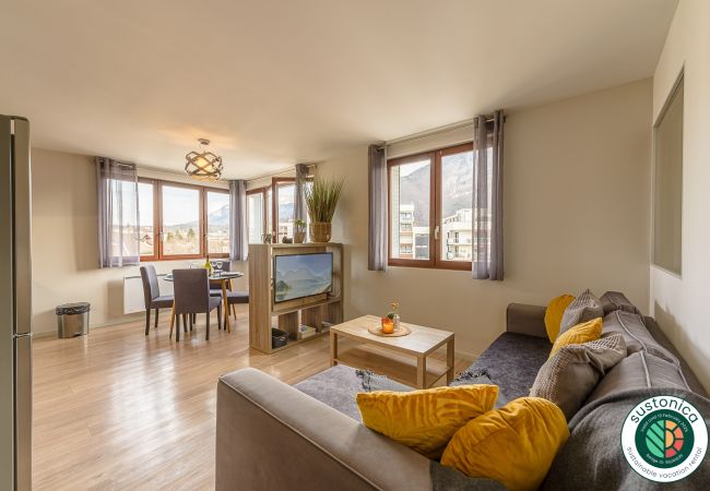 Appartement à louer en Haute-Savoie, Annecy, La Clusaz Les activités incontournables à ne pas manquer à Annecy : Casino de l'Imperial Palace, randonnées, activités nautiques…