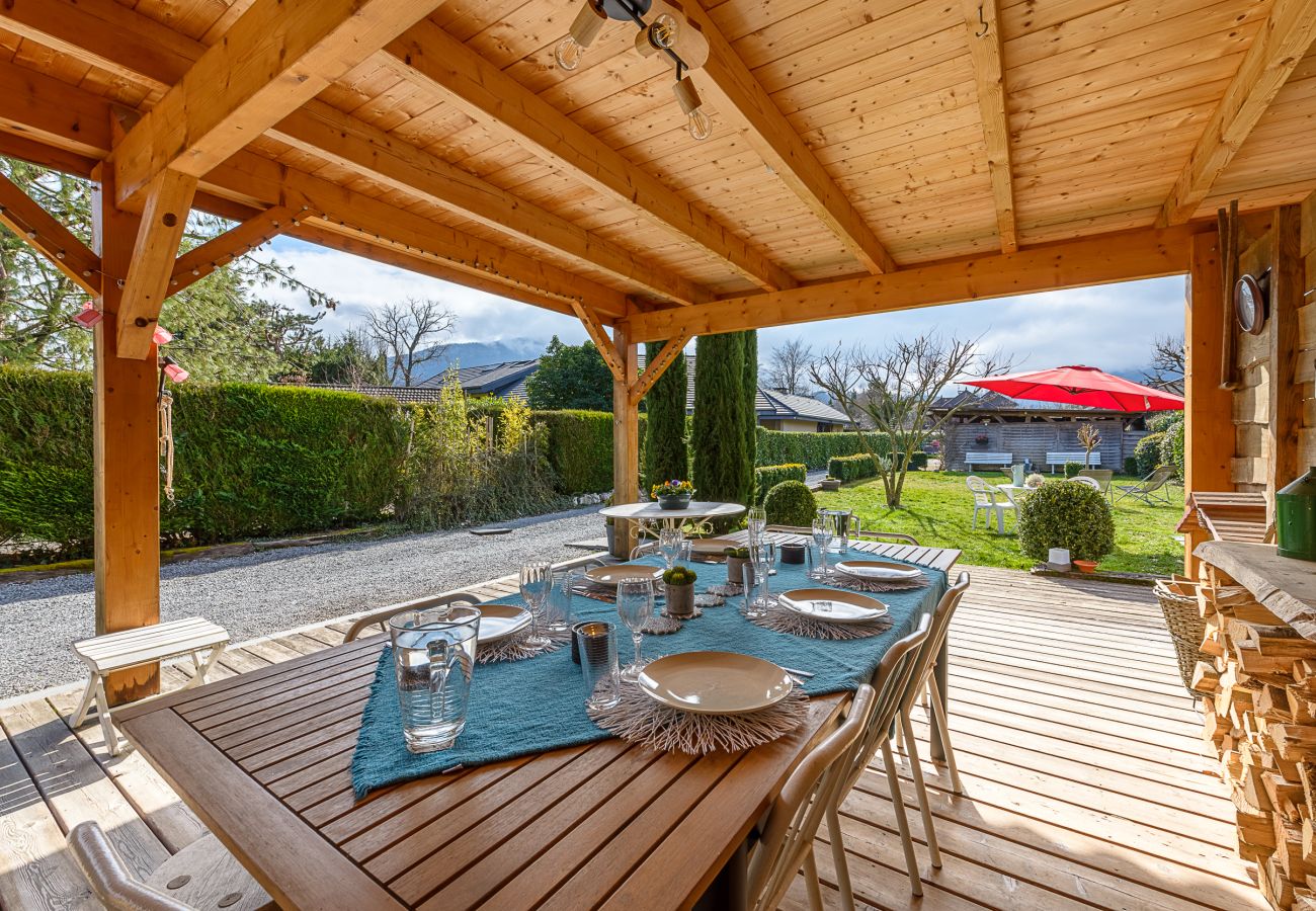 Location maison au bord du lac d'Annecy pour famille, séminaire en montagne, gite à louer alpes, maison pied dans l'eau 