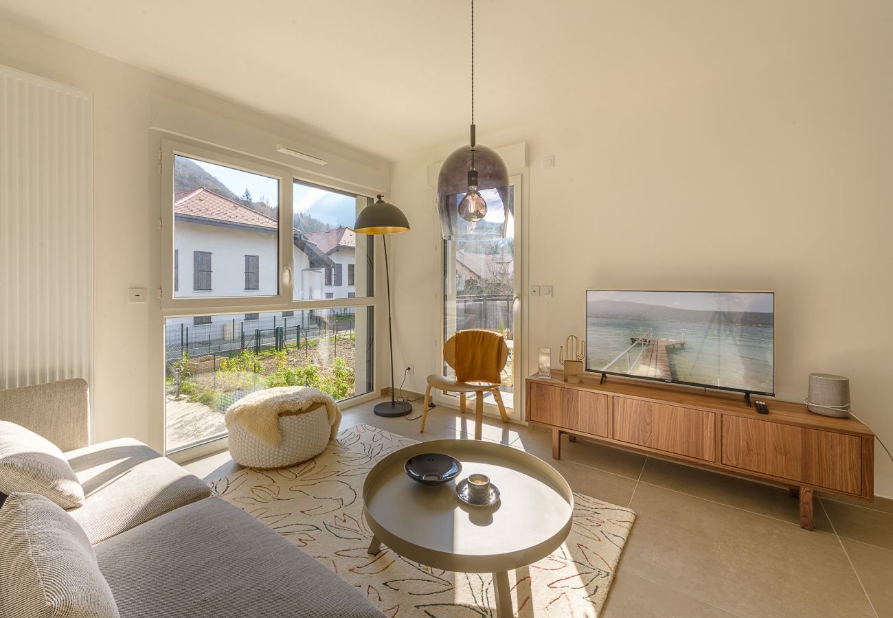 Où réserver pour des vacances à Annecy ? Appartement en location à Duingt, village du bord du LAC D'ANNECY