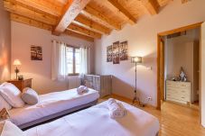 Location maison au bord du lac d'Annecy pour famille, séminaire en montagne, gite à louer alpes, maison pied dans l'eau 