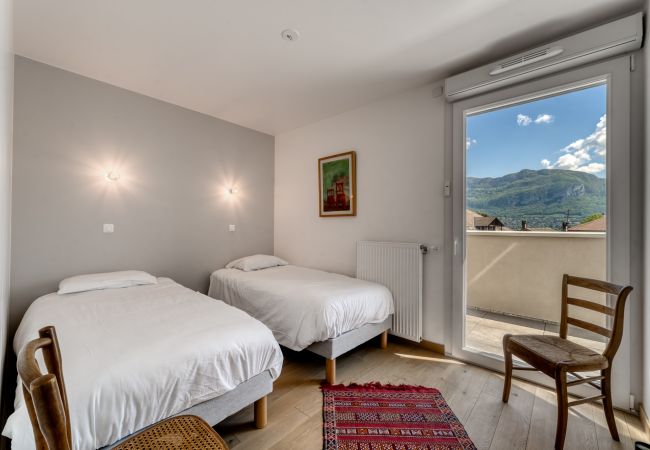 Appartement à Sévrier - Sevrier , Attique 79m2, terrasse, 4pers Appartement à Sévrier - Sevrier , Attique 79m2, terrasse, 4pers