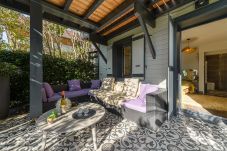 superhost, vacances, bord de lac, annecy, Veyrier du lac, airbnb, booking, louer un chalet à Annecy