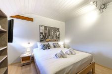 Chambre double avec rangement et TV à Saint-Jorioz
