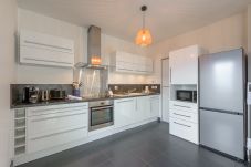 Location au bord du lac d'annessy avec vue lac, 2 chambres et Parking privé proche des commerces